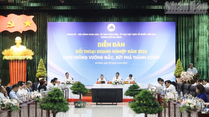 Lãnh đạo thành phố chủ trì Diễn đàn.