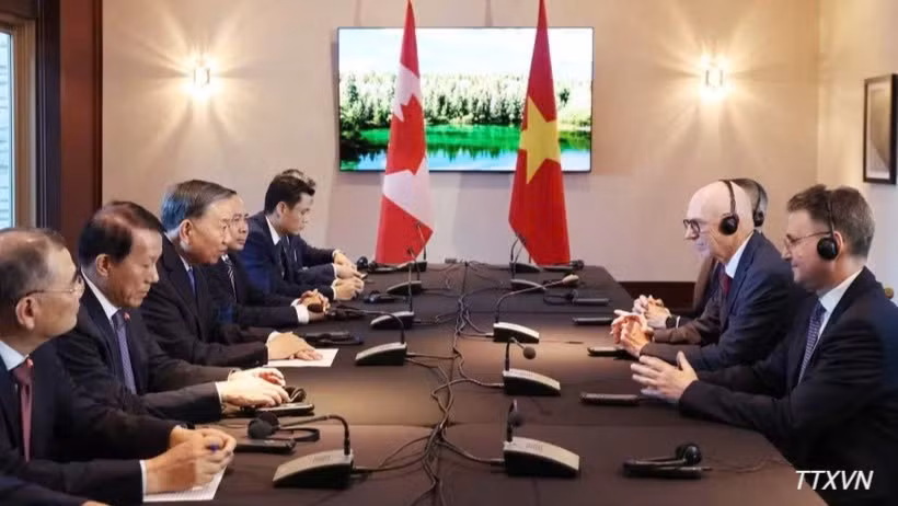 Tổng Bí thư, Chủ tịch nước Tô Lâm tiếp Giáo sư Graham Carr, Hiệu trưởng Trường Đại học Concordia. (Ảnh: TTXVN)