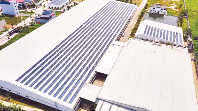 Các doanh nghiệp quan tâm hơn đến lắp đặt hệ thống điện mặt trời áp mái để phục vụ sản xuất.