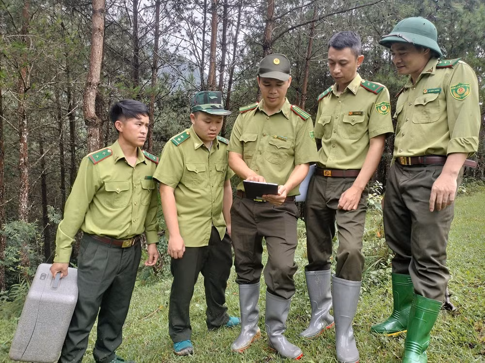 Lực lượng kiểm lâm tỉnh Sơn La phát huy tốt hiệu quả của thiết bị bay không người lái trong quản lý và bảo vệ rừng. (Ảnh: TUẤN NGHĨA)