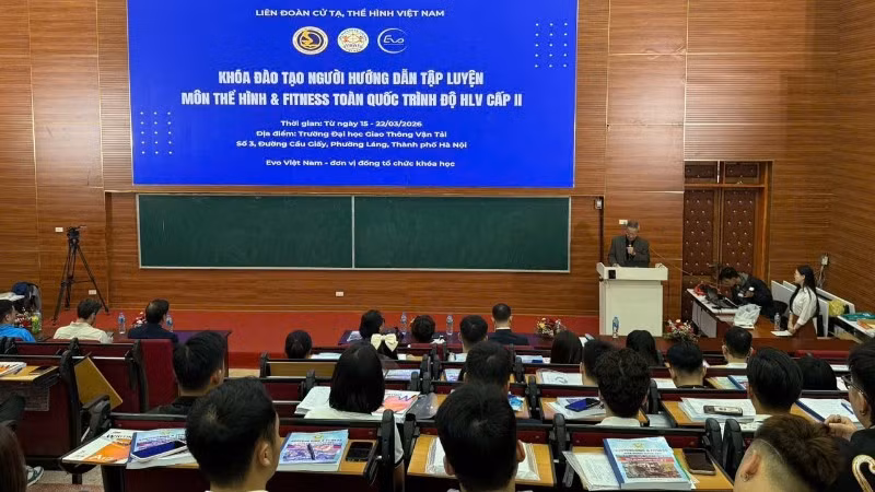 Khóa học được tổ chức theo hai hình thức trực tiếp và trực tuyến, đánh dấu lần đầu tiên tại Hà Nội triển khai đồng thời mô hình đào tạo này.