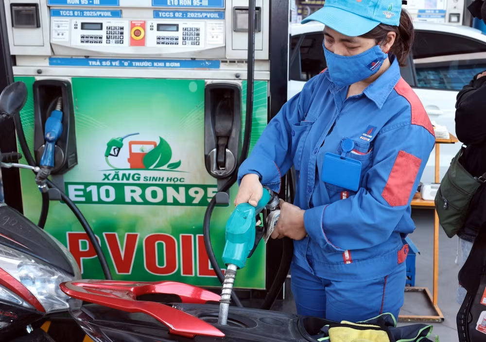 Bảo đảm nguồn cung, hạ tầng triển khai lộ trình sử dụng xăng sinh học E10 (Ảnh: TTXVN)
