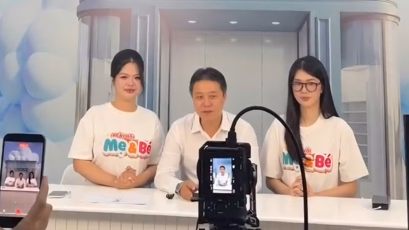 Ông Bùi Huy Hoàng, Phó Giám đốc Trung tâm Phát triển thương mại điện tử và công nghệ số, Cục Thương mại điện tử và Kinh tế số (Bộ Công thương) khởi động “MegaLive thanh niên” ngành hàng mẹ và bé thúc đẩy phát triển thương mại điện tử