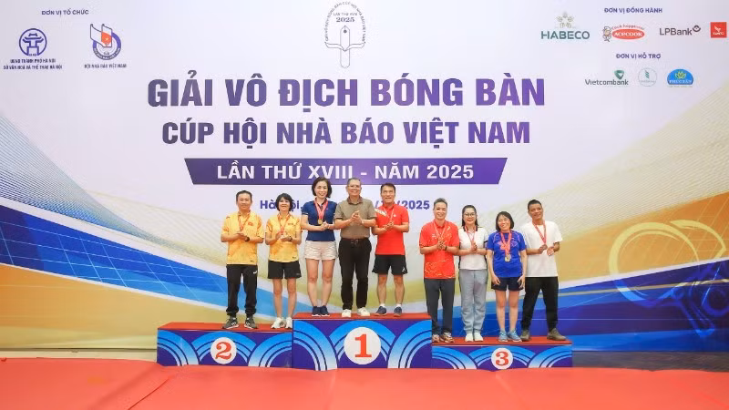 gen-h-z7350028718035-b662c282db5add17e11fecbb9f1737be-359.jpg