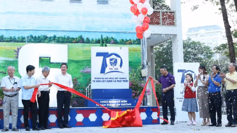 Năm 2025 đánh dấu cột mốc 70 năm xây dựng và phát triển của Trường đại học Ngoại ngữ - Đại học Quốc gia Hà Nội.
