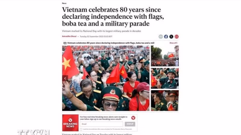 Bài báo đăng ngày 2/9/2025 trên Tờ The Independent (Anh) mô tả chi tiết Lễ kỷ niệm, diễu binh, diễu hành hành dưới sự cổ vũ nồng nhiệt của người dân trong sắc áo cờ đỏ sao vàng. (Ảnh: TTXVN)