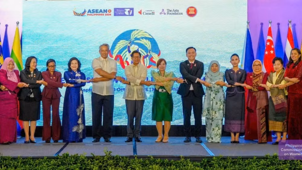 Tổng thống Philippines Ferdinand Romualdez Marcos Jr chụp ảnh lưu niệm với Trưởng đoàn các nước ASEAN. (Ảnh: Bộ Nội vụ)
