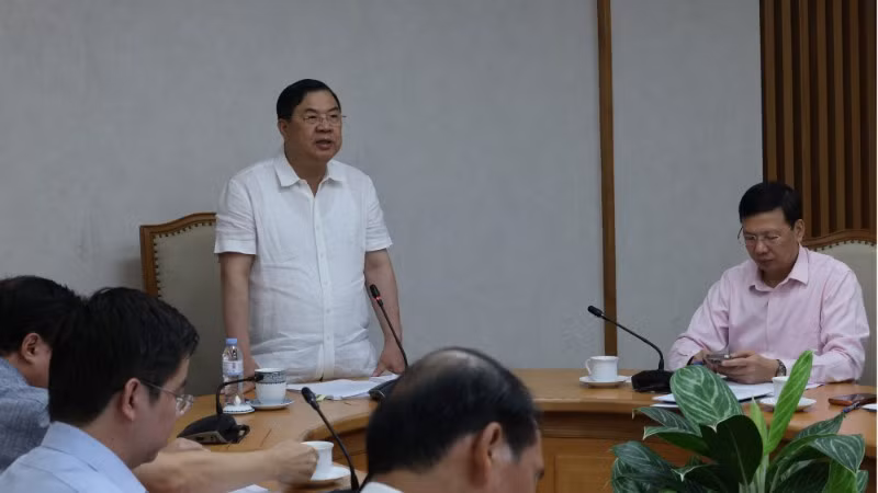 Phó Thủ tướng Thường trực Phạm Gia Túc làm việc với Bộ Công Thương và các bộ, ngành liên quan về tình hình triển khai Nghị quyết 57/NQ-TW. (Ảnh: VGP)