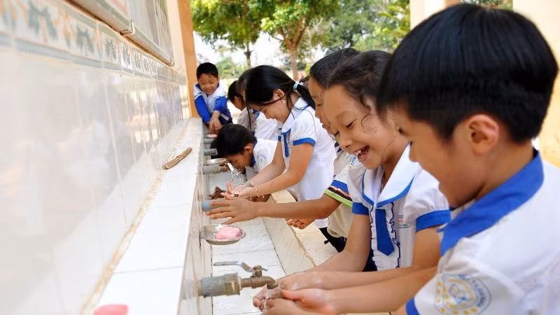 Tăng cường chăm sóc sức khỏe, vệ sinh thân thể cho trẻ em hướng đến một xã hội khỏe mạnh. (Ảnh THANH TRÚC)