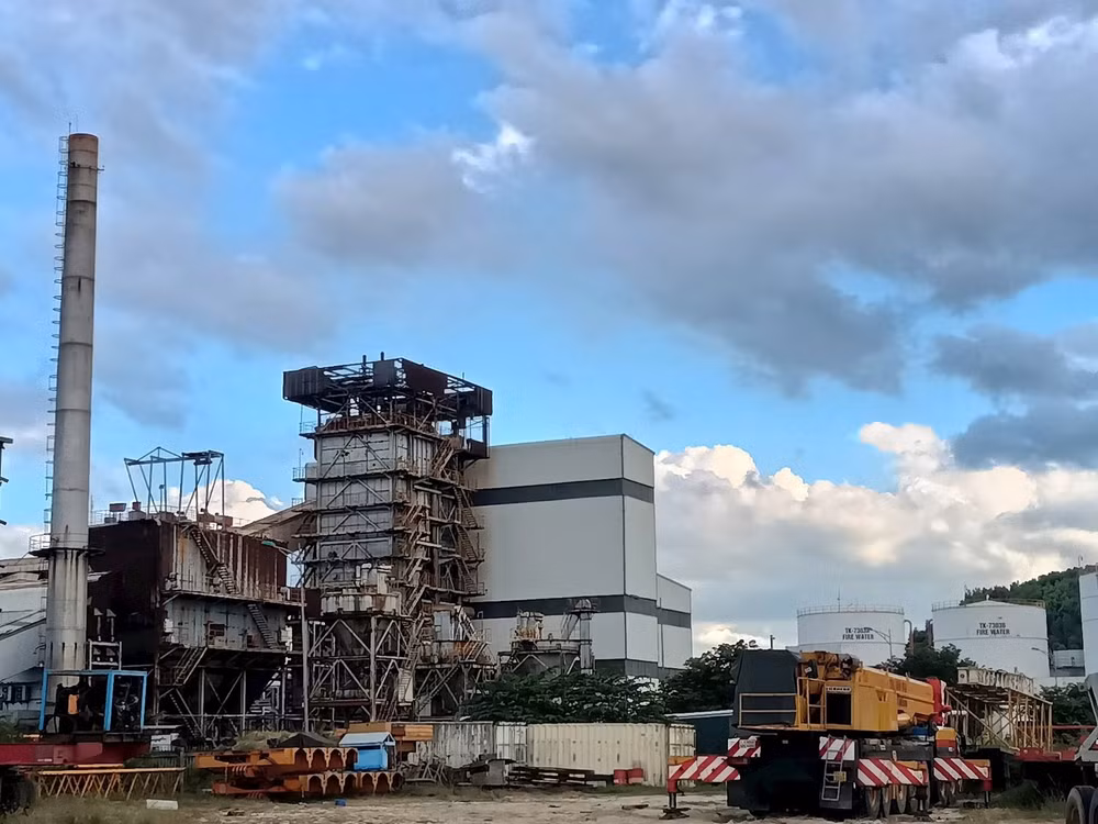 Một góc Nhà máy Nhiên liệu sinh học Bio - Ethanol Dung Quất.