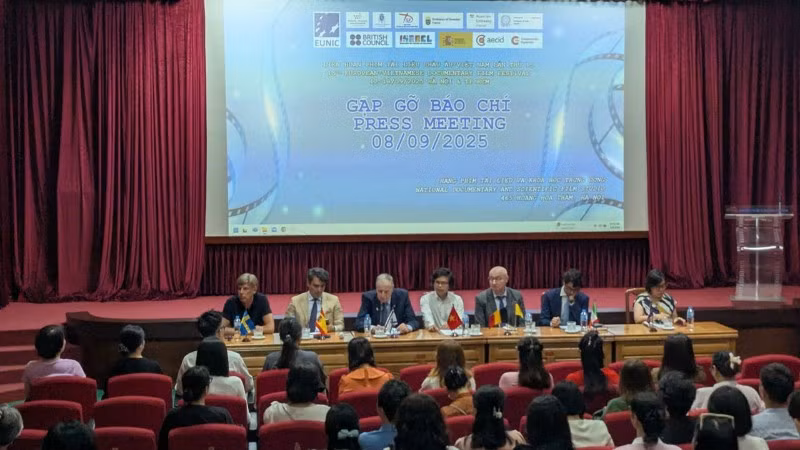 Quang cảnh buổi họp báo giới thiệu về Liên hoan Phim tài liệu châu Âu - Việt Nam lần thứ 15, diễn ra tại Hãng phim Tài liệu và Khoa học Trung ương (Hà Nội) ngày 8/9.