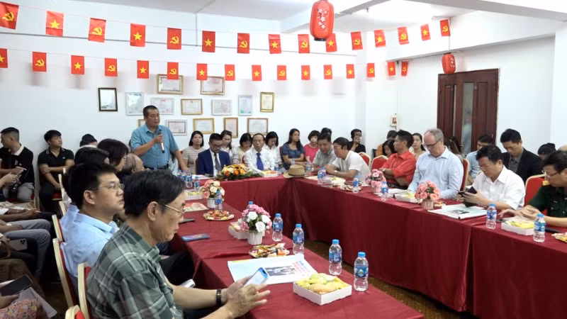 Nhà văn, nhà nghiên cứu Nguyễn Xuân Tuấn - Chủ tịch Hội đồng quản lý Viện Khoa học, Giáo dục và Môi trường chia sẻ tại lễ khởi động đề án.