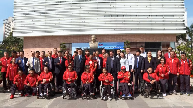 Lễ xuất quân Đoàn thể thao người khuyết tật Việt Nam dự ASEAN Para Games 13.