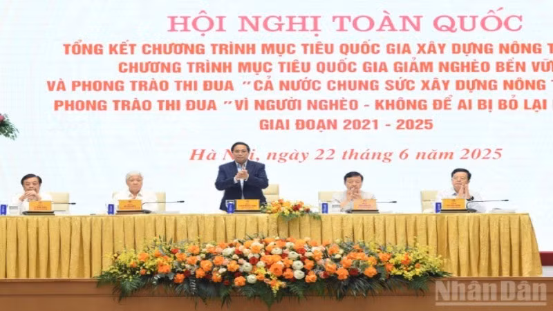 Thủ tướng Chính phủ Phạm Minh Chính chủ trì Hội nghị tổng kết Chương trình mục tiêu quốc gia về xây dựng nông thôn mới, giảm nghèo bền vững. (Ảnh: TRẦN HẢI)