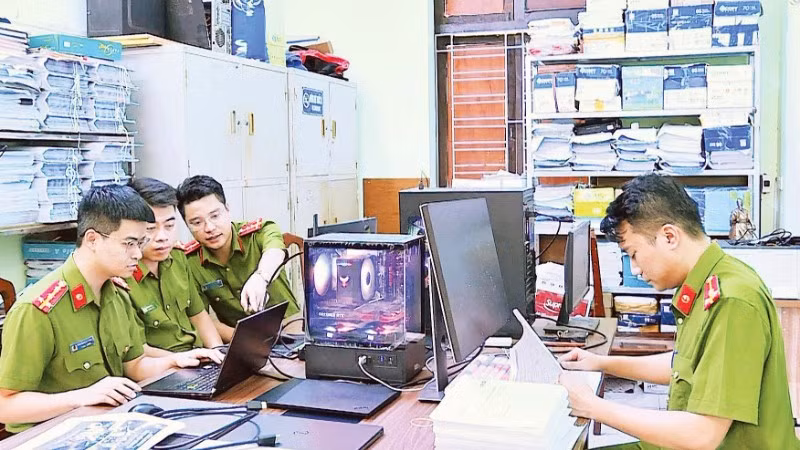 Công an tỉnh Hưng Yên đấu tranh mở rộng và truy bắt nhiều đối tượng trong vụ án sử dụng công nghệ cao để xâm phạm bản quyền tác giả, quyền liên quan.