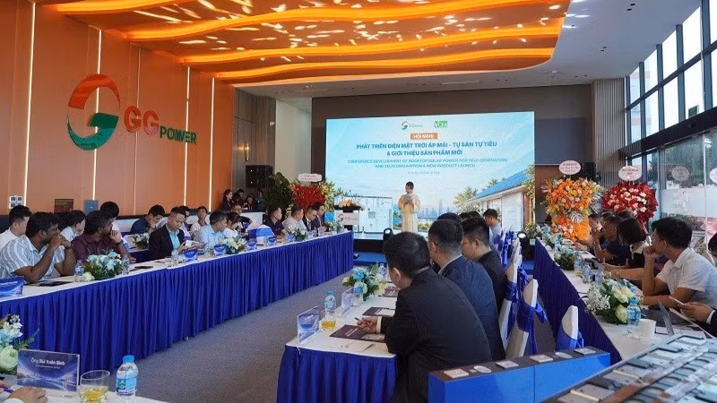 Hội nghị “Phát triển điện mặt trời áp mái-Tự sản, tự tiêu & Giới thiệu sản phẩm mới”. (Ảnh: BTC)