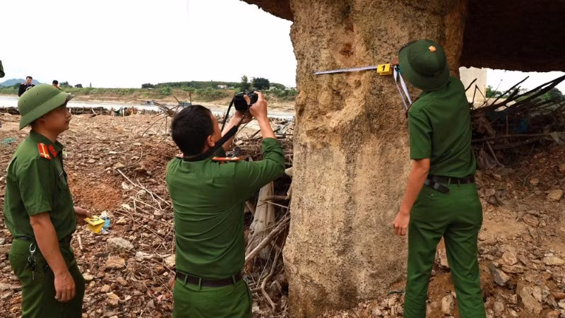 Công an tỉnh Phú Thọ điều tra xác minh sự cố hư hỏng cầu Sông Lô.