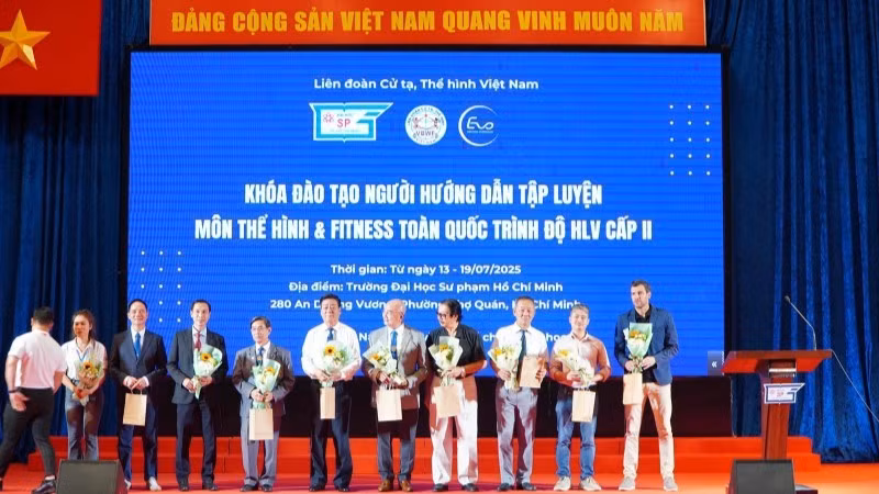Khóa đào tạo “Người hướng dẫn tập luyện môn thể hình và fitness - Trình độ Huấn luyện viên cấp II”.