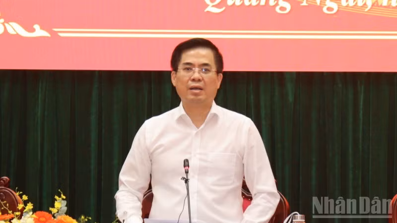 Chủ tịch Ủy ban nhân dân tỉnh Quảng Ngãi Nguyễn Hoàng Giang phát biểu kết luận phiên họp.