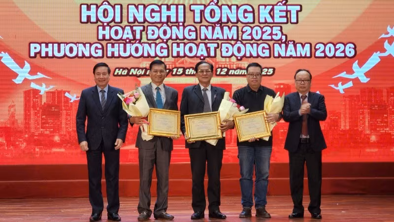 gen-h-z7330433752959-06fff26cca4615f871a60aa7af186fd3-4062.jpg