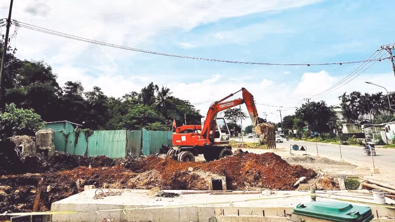 Dự án nâng cấp, mở rộng Quốc lộ 14B hiện đang vướng mắc vì hàng trăm hộ dân chưa bàn giao mặt bằng.