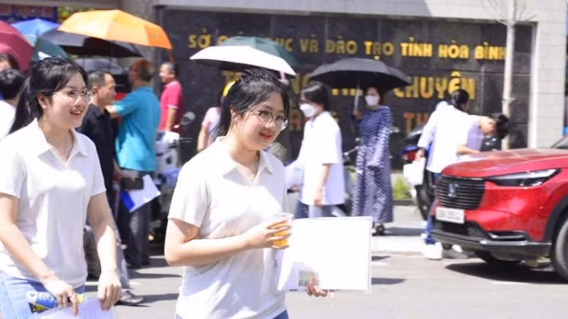 Thí sinh trường chuyên Hoàng Văn Thụ trong kỳ thi THPT năm 2025.