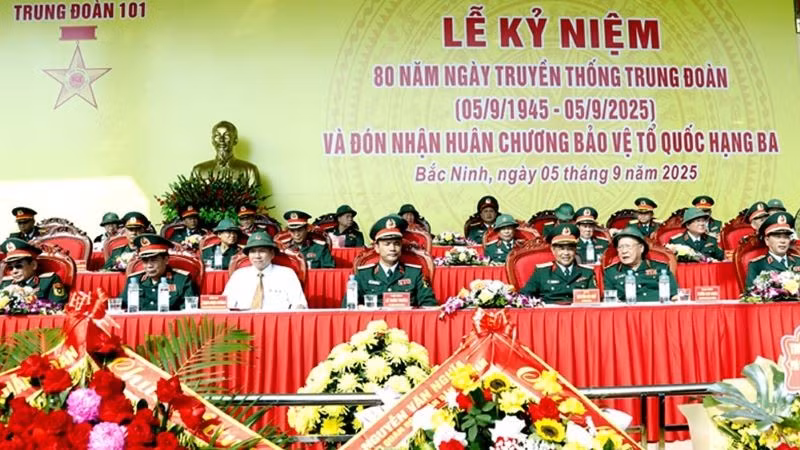 Lễ kỷ niệm 80 năm Ngày truyền thống thành lập Trung đoàn 101 và đón nhận nhận Huân chương Bảo vệ Tổ quốc hạng Ba.