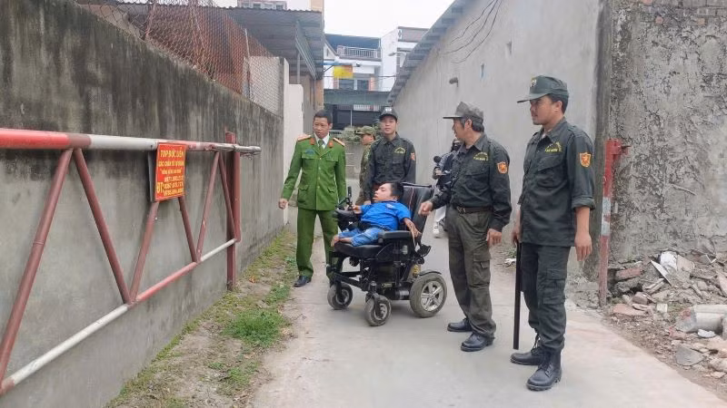 cong-an-phuong-viet-yen-kiem-tra-hoat-dong-chot-chan-kiem-soat-an-ninh-trat-tu-cua-mo-hinh-tieng-keng-an-ninh-tai-to-dan-pho-duc-lien.jpg