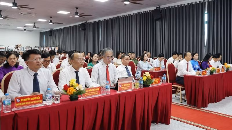 dai-bieu.jpg