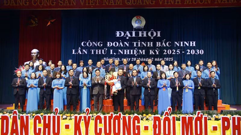 Ra mắt Ban chấp hành Liên đoàn lao động tỉnh Bắc Ninh tại Đại Hội.