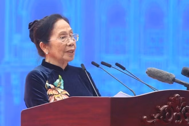Anh hùng Lao động, Thầy thuốc Nhân dân, bác sĩ Nguyễn Thị Ngọc Phượng phát biểu tại buổi lễ. (Ảnh: Ban tổ chức cung cấp)
