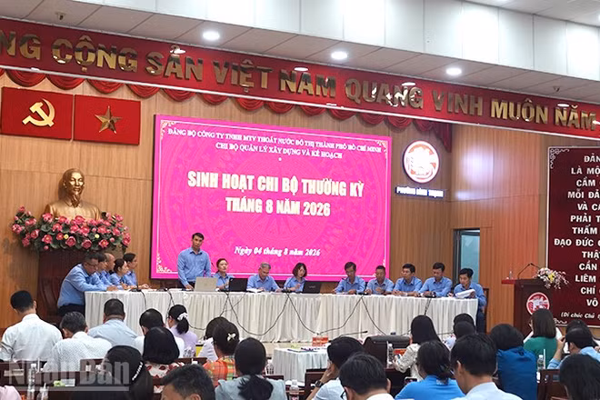 Quang cảnh buổi sinh hoạt chi bộ "mẫu". (Ảnh: LINH BẢO)