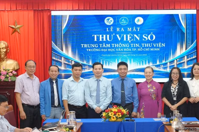 Ra mắt Thư viện số trung tâm thông tin, thư viện Trường đại học Văn hóa Thành phố Hồ Chí Minh. (Ảnh: VÕ HƯƠNG)