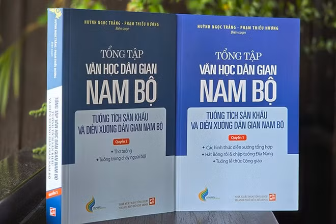 Bìa hai quyển tập 4 thuộc Tổng tập Văn học dân gian Nam Bộ. (Ảnh: Nhà xuất bản Tổng hợp Thành phố Hồ Chí Minh).