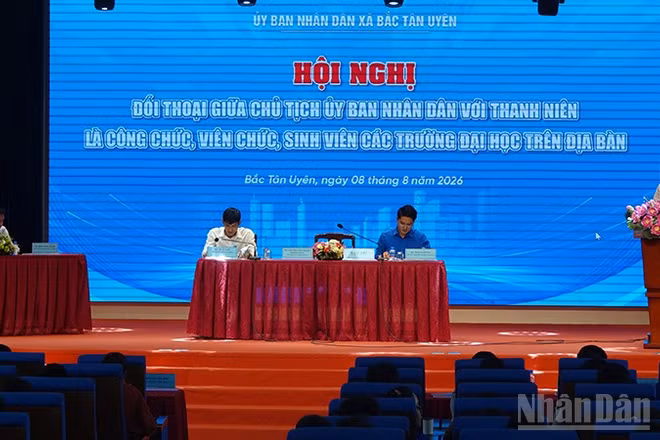Ủy ban nhân dân xã Bắc Tân Uyên tổ chức Hội nghị Đối thoại giữa Chủ tịch Ủy ban nhân dân xã với thanh niên là công chức, viên chức, sinh viên các trường đại học trên địa bàn. (Ảnh: LINH BẢO)