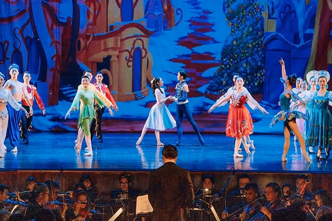 Một cảnh trong vở ballet "Kẹp hạt dẻ"(Ảnh: HBSO).
