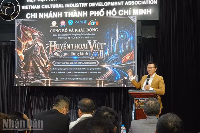 Đại diện Hiệp hội Phát triển Công nghiệp Văn hóa Việt Nam chi nhánh Thành phố Hồ Chí Minh thông tin về cuộc thi. (Ảnh: LINH BẢO)