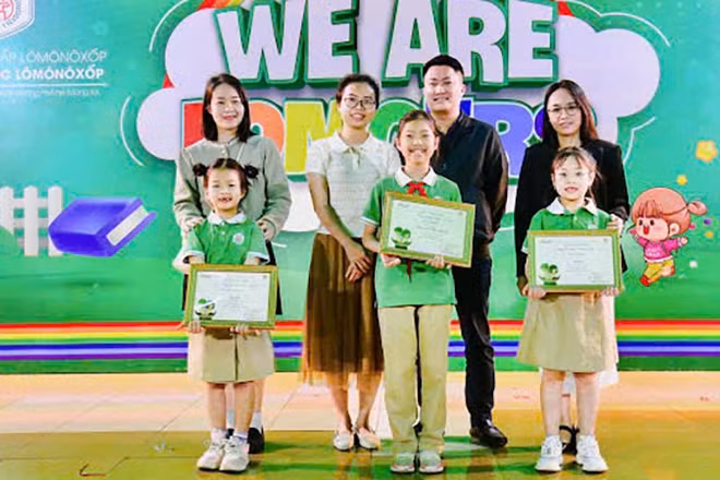 Lễ trao giải tại Trường tiểu học Lômônôxốp, Hà Nội. (Ảnh: Ban tổ chức).