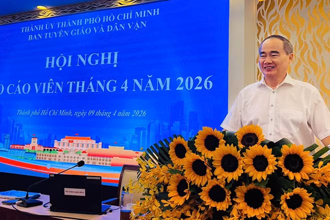 Giáo sư, Tiến sĩ Nguyễn Thiện Nhân, nguyên Ủy viên Bộ Chính trị, nguyên Bí thư Thành ủy Thành phố Hồ Chí Minh thông tin về “Luật Dân số và các vấn đề dân số” tại hội nghị. (Ảnh: CTV)