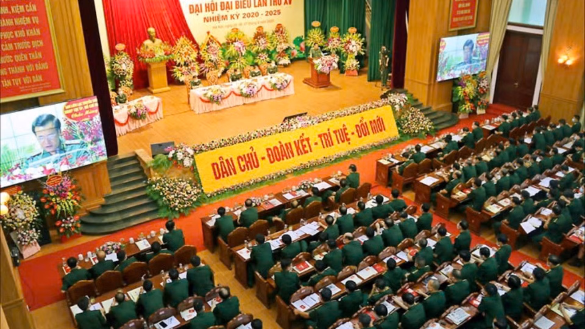 tieu-de-o-day.png