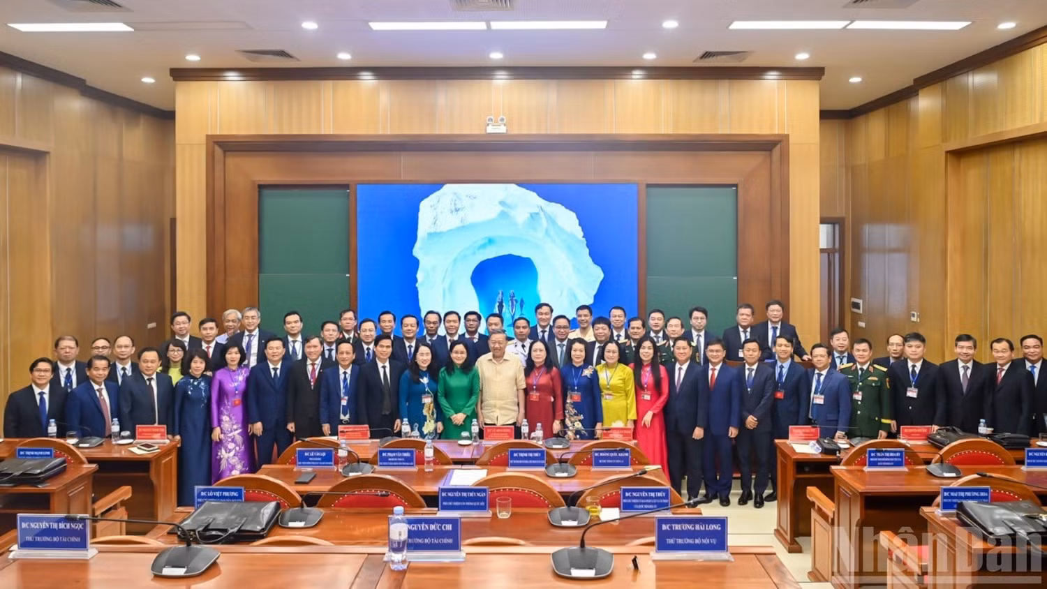 Tổng Bí thư Tô Lâm với các học viên Lớp bồi dưỡng, cập nhật kiến thức, kỹ năng đối với cán bộ quy hoạch Ủy viên Ban Chấp hành Trung ương Đảng khóa XIV (lớp thứ 4).
