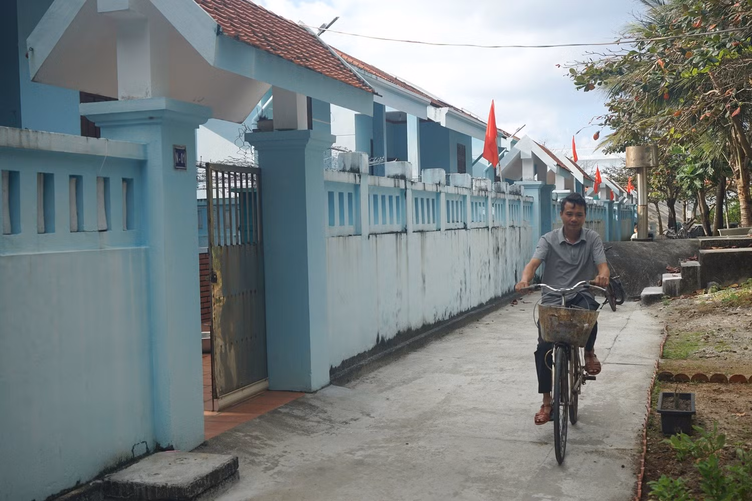 Cảnh quan khang trang tại khu vực các hộ dân trên đảo Trường Sa.