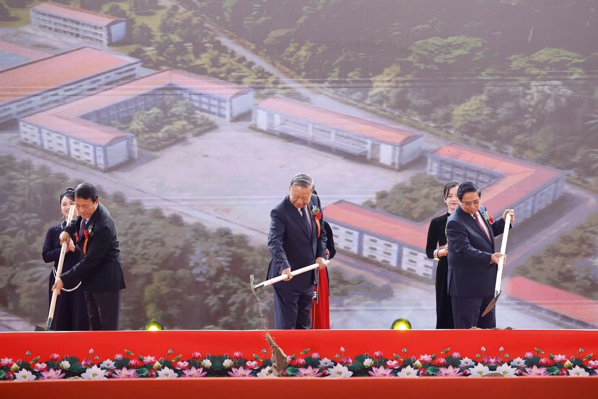 vna-potal-tong-bi-thu-va-thu-tuong-du-le-khoi-cong-dong-tho-dong-loat-cac-truong-noi-tru-lien-cap-bien-gioi-8650094.jpg