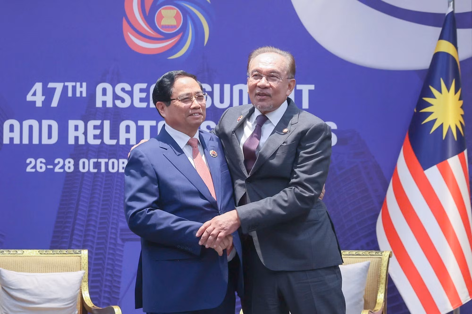 vna-potal-thu-tuong-pham-minh-chinh-gap-thu-tuong-malaysia-8369378.jpg