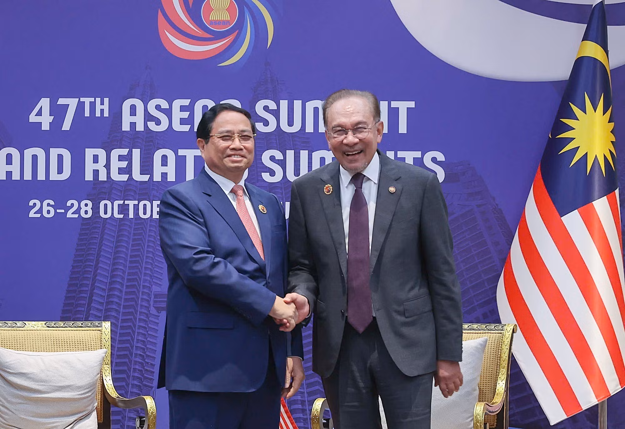 vna-potal-thu-tuong-pham-minh-chinh-gap-thu-tuong-malaysia-8369370.jpg