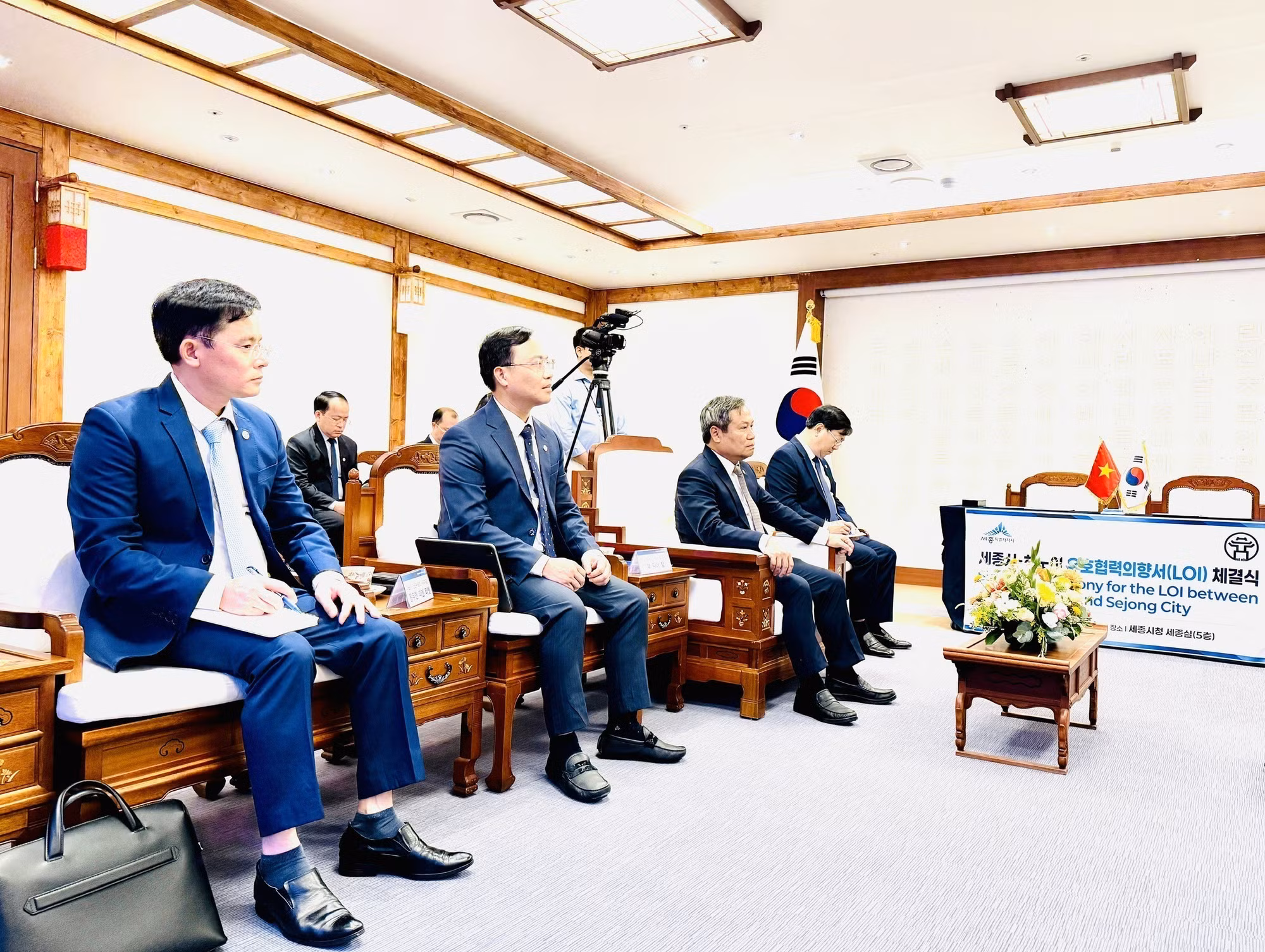 vna-potal-ha-noi-va-sejong-han-quoc-ky-ket-y-dinh-thu-ve-quan-he-huu-nghi-va-hop-tac-9010521.jpg