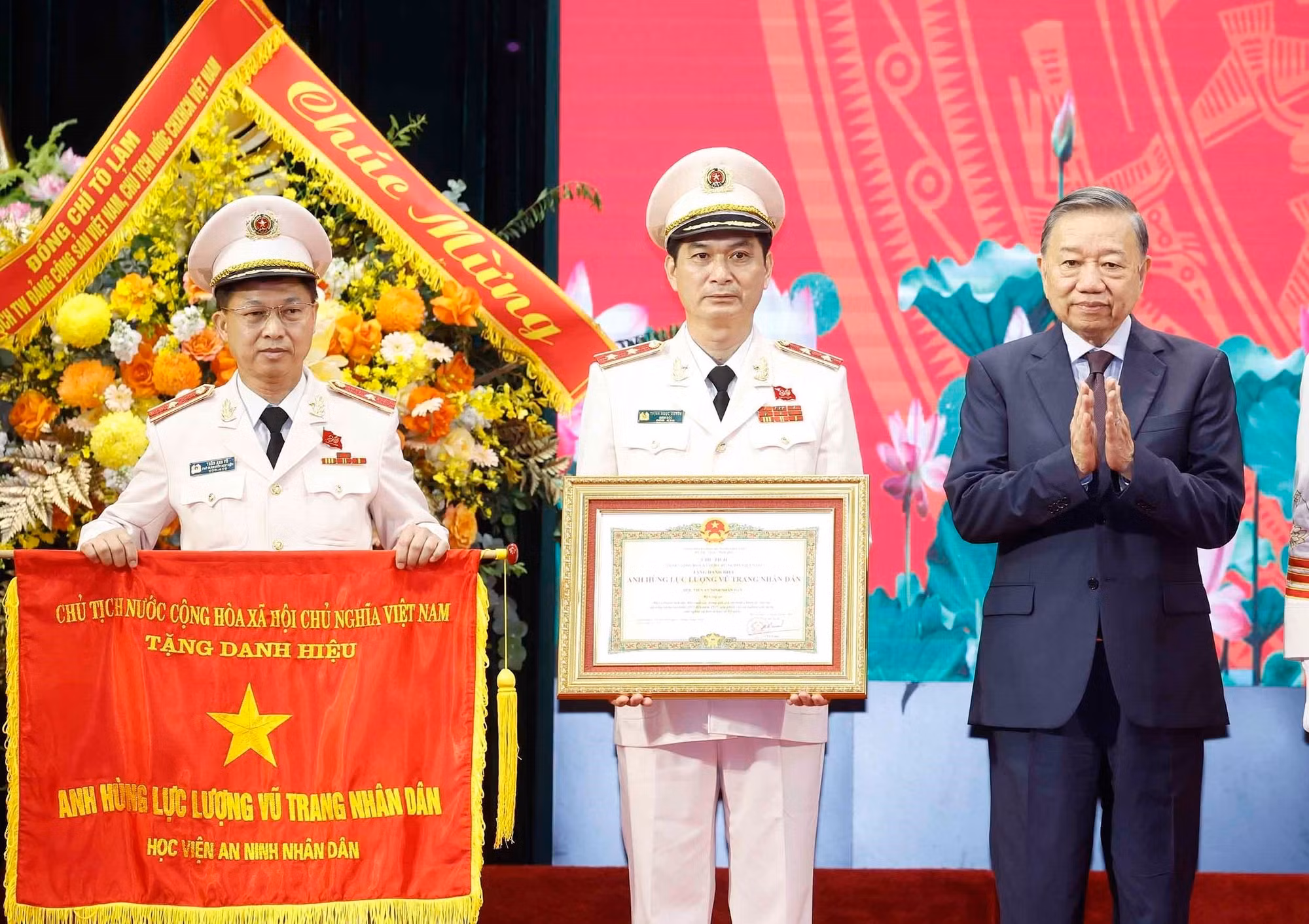 vna-potal-tong-bi-thu-chu-tich-nuoc-to-lam-du-le-ky-niem-80-ngay-truyen-thong-hoc-vien-an-ninh-nhan-dan-8840658.jpg