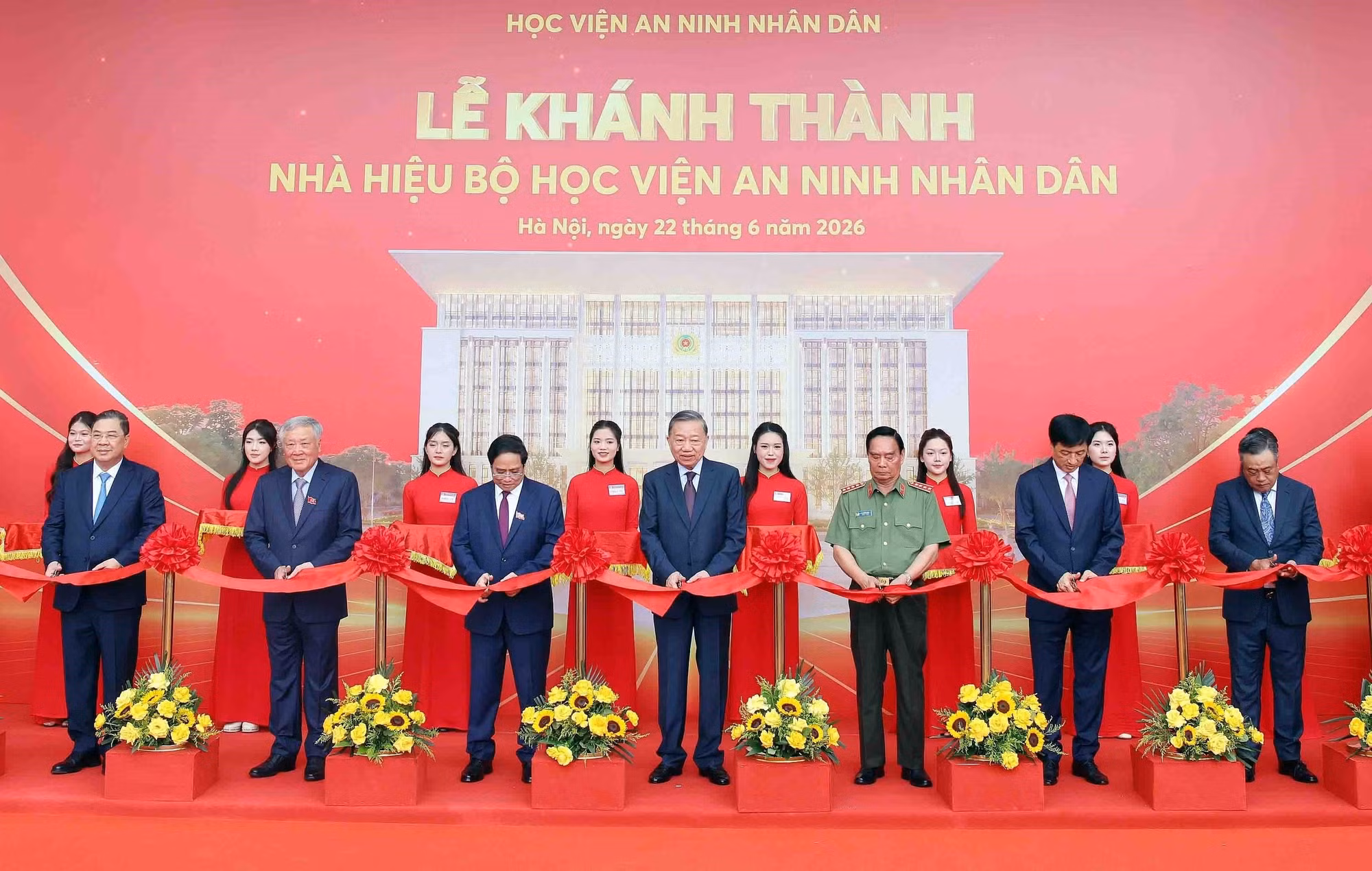 vna-potal-tong-bi-thu-chu-tich-nuoc-du-le-ky-niem-80-nam-ngay-truyen-thong-hoc-vien-an-ninh-nhan-dan-8840757.jpg