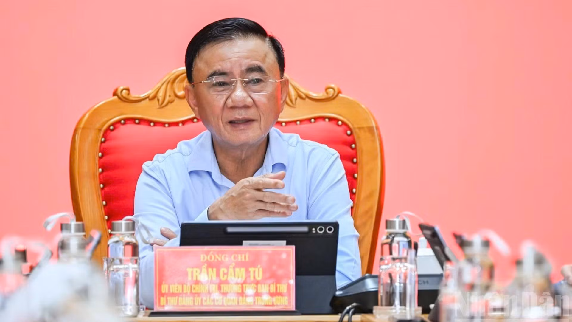 Thường trực Ban Bí thư Trần Cẩm Tú, Bí thư Đảng ủy các cơ quan Đảng Trung ương chủ trì hội nghị. (Ảnh: DUY LINH) 