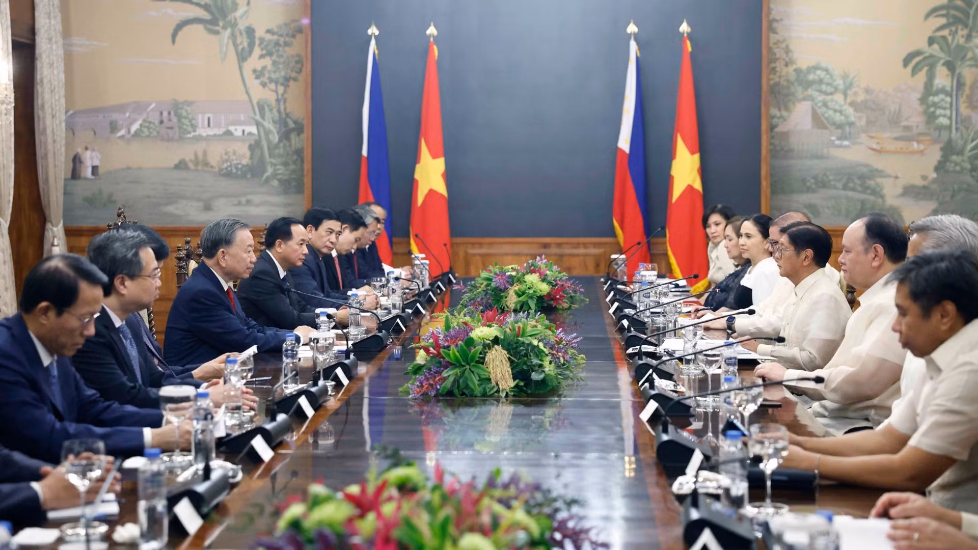 Tổng Bí thư, Chủ tịch nước Tô Lâm và Tổng thống Philippines Ferdinand Romualdez Marcos Jr. hội đàm cấp Nhà nước. (Ảnh: TTXVN)